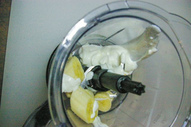 Bananas and yogurt in the blender for frozen dog treats